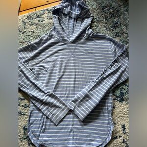 Girls’ Vineyard Vines long-sleeved top. Sz S (7-8)